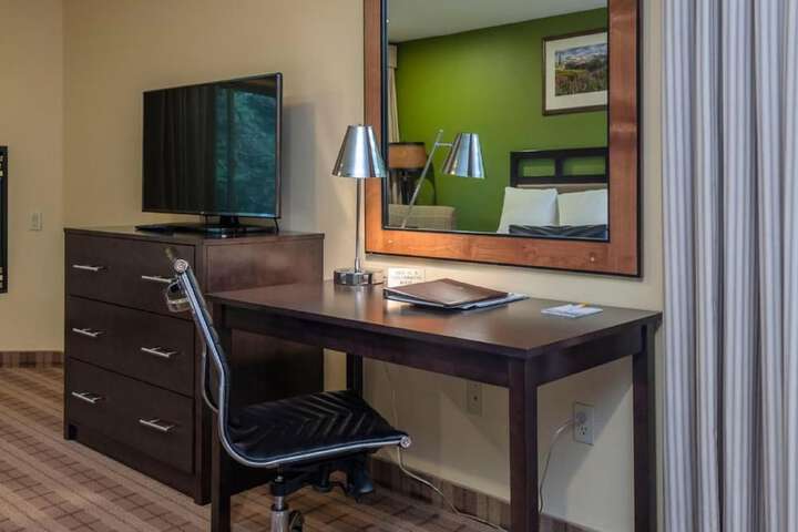 Executive King Bed (7 of 7)