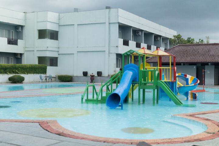 Hotel Pool