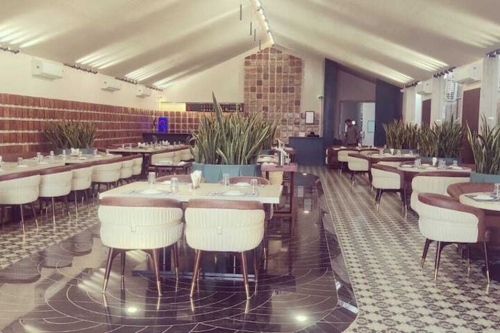 Dining 59 of 72