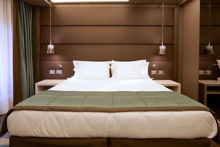 Room 4 of 142