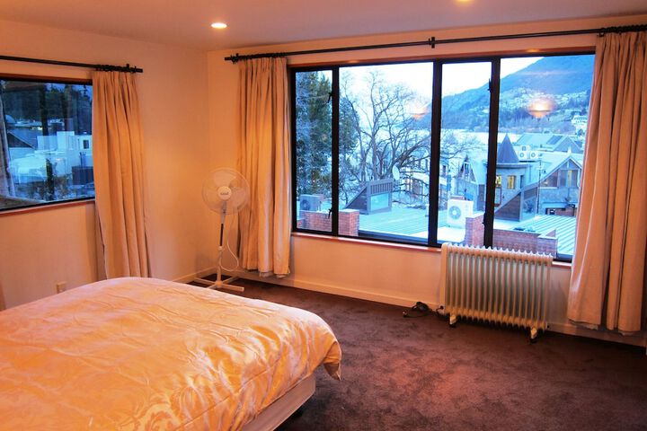 Room 9 of 110