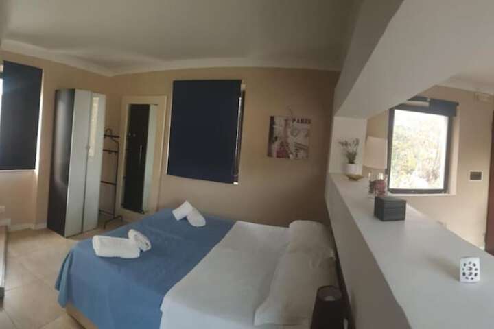 Room 8 of 33