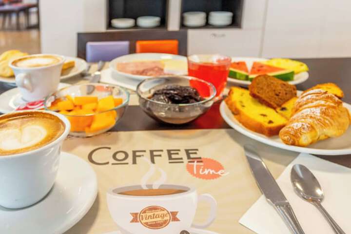 Breakfast/Coffee Service 33 of 40