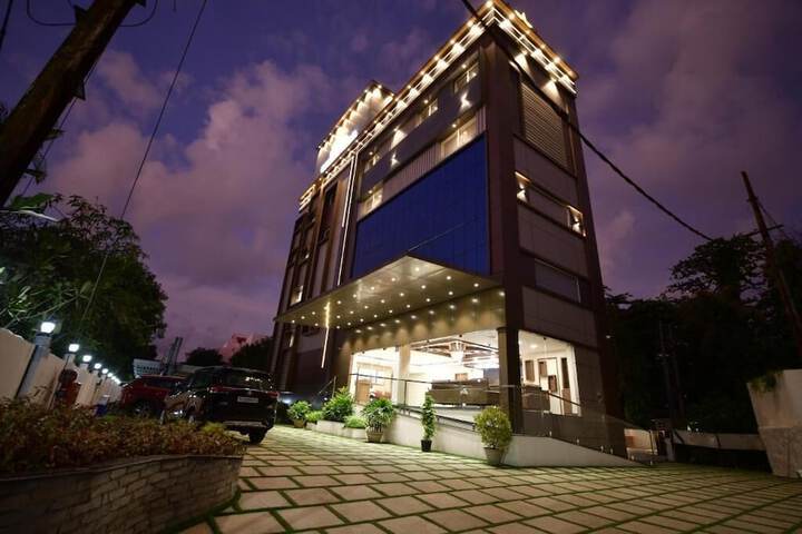 Hotel 8 of 9