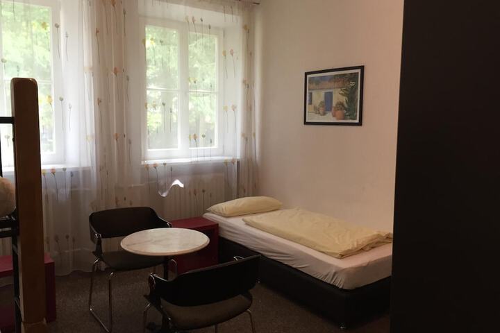 Room 32 of 51
