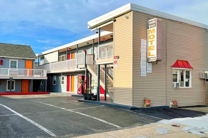 Exterior of Franklin Terrace Motel