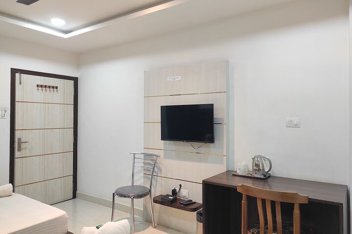Room 33 of 47