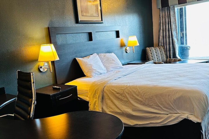 Room 9 of 19