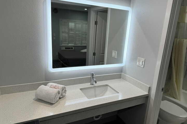 Bathroom sink