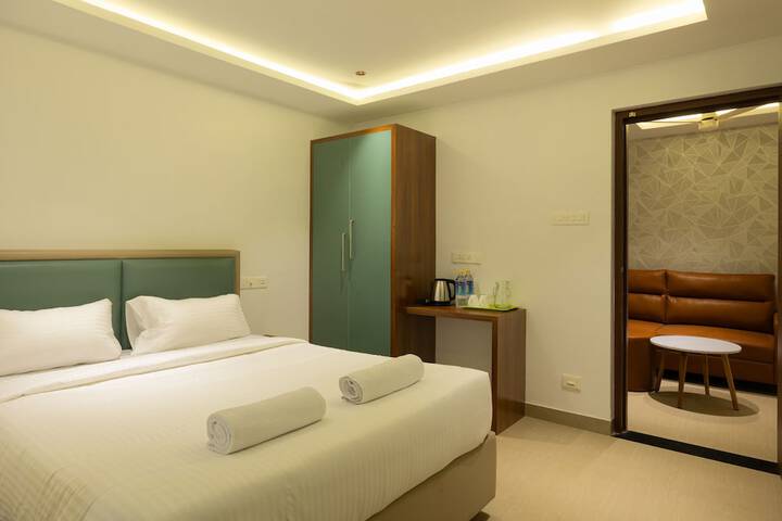 Room 8 of 12