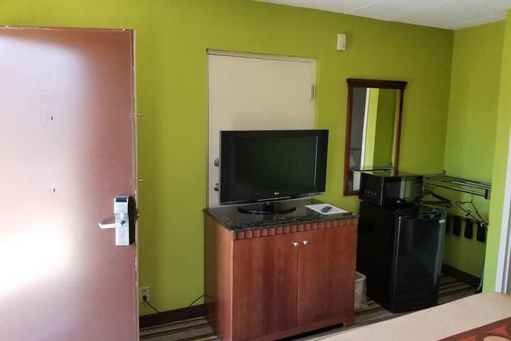 Standard Room, King or Two Doubles (10 of 12)