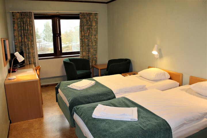 Room 12 of 140