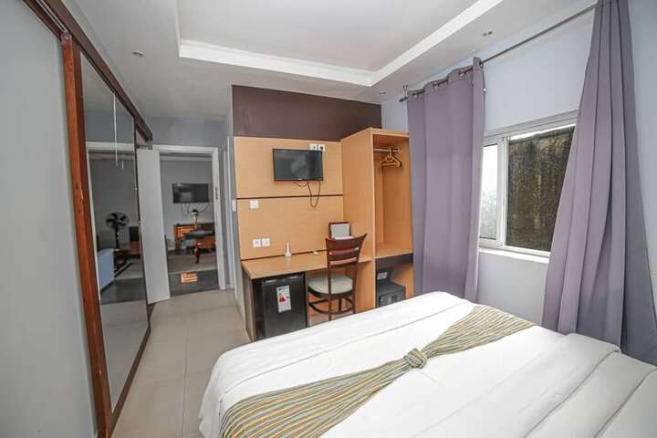Room 2 of 41