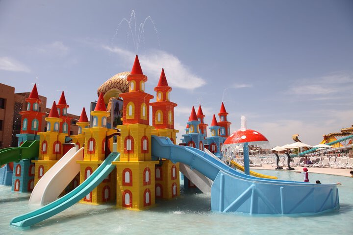 Hotel with Pool