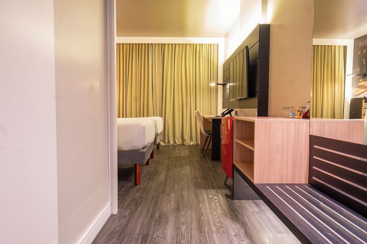 Room 30 of 164