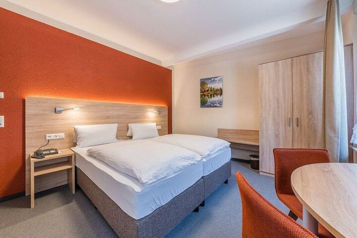 Room 7 of 24