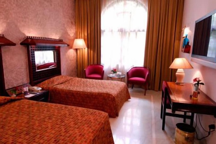 Room 8 of 28