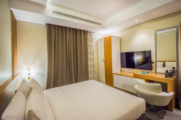 Room 8 of 40