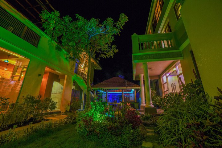 Hotel 5 of 6