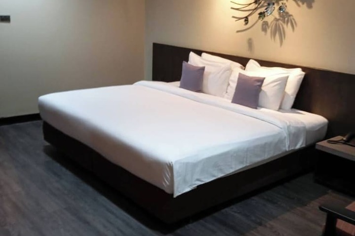 Room 27 of 153