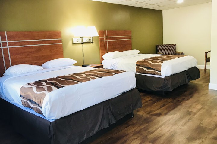 Deluxe 2 Queen Beds (7 of 12)