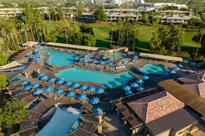 Hotel with Pool