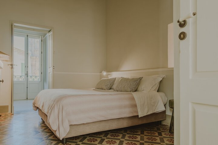 Room 45 of 181