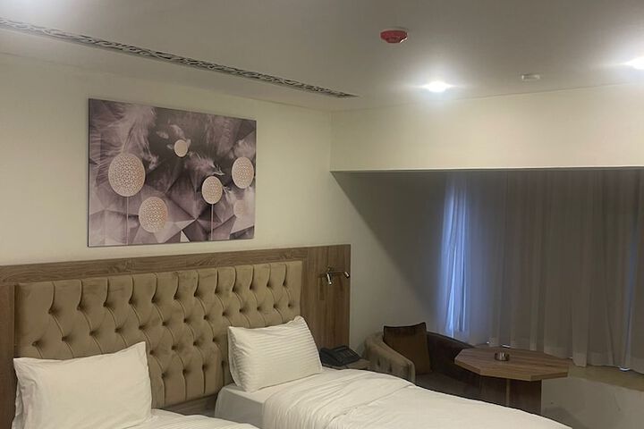 Room 6 of 38