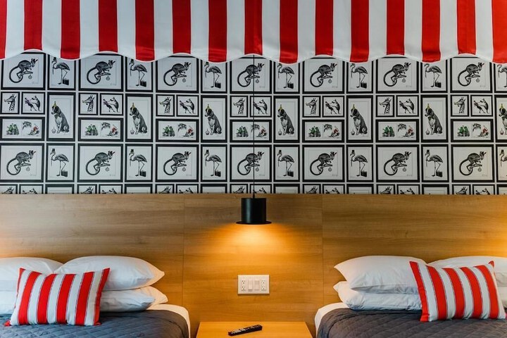 Room 10 of 39