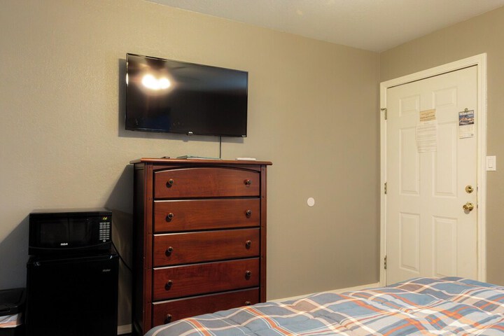 Room 373 of 917