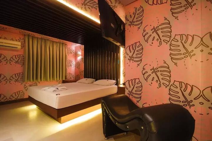 Room 14 of 37