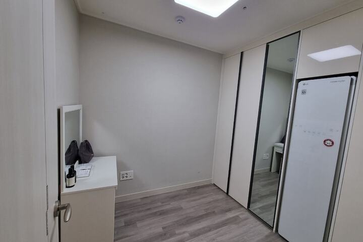 Room 15 of 24