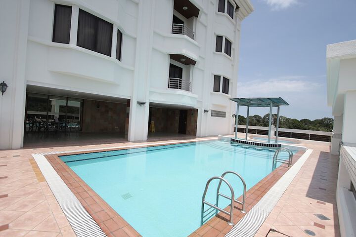 Pool Hotel