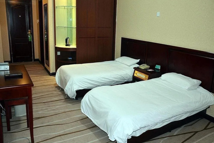Room 4 of 17