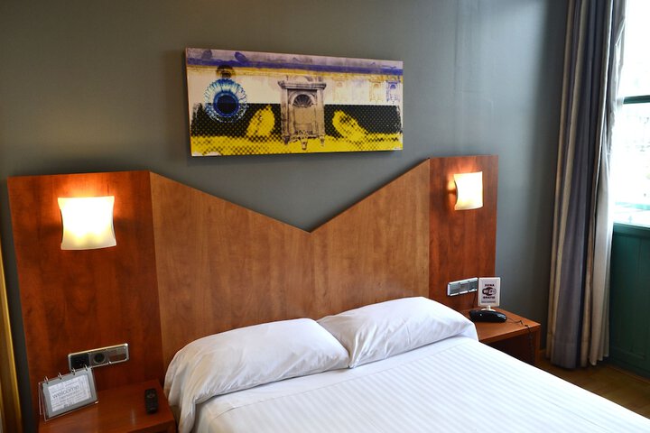 Room 8 of 32