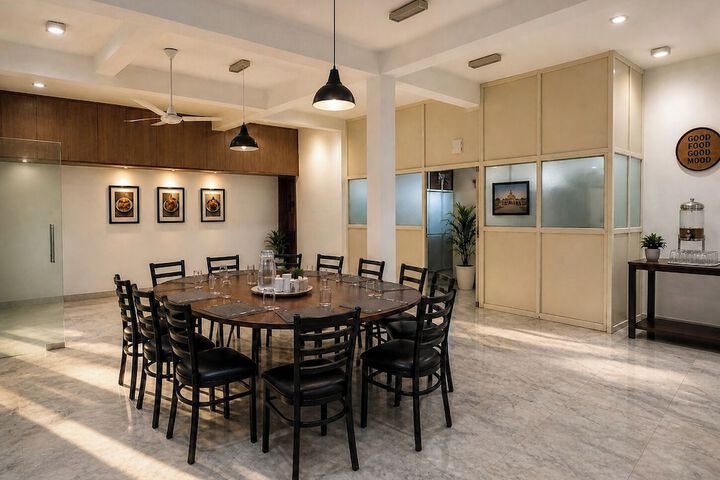 Dining 8 of 16