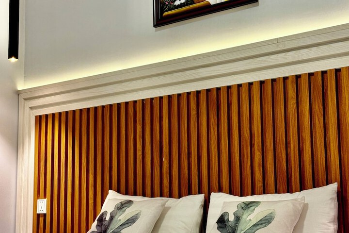 Room 2 of 38