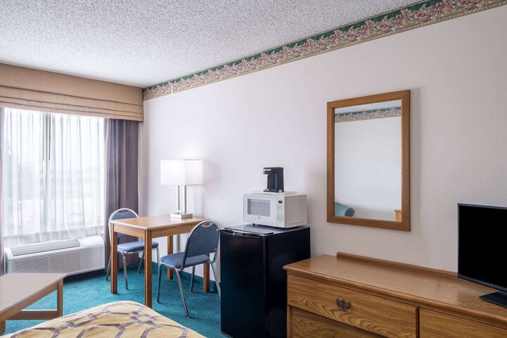 Room 23 of 68