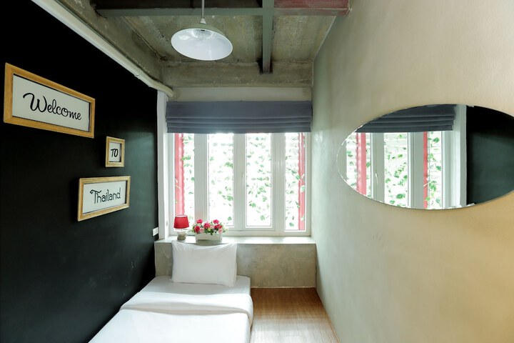 Room 27 of 60