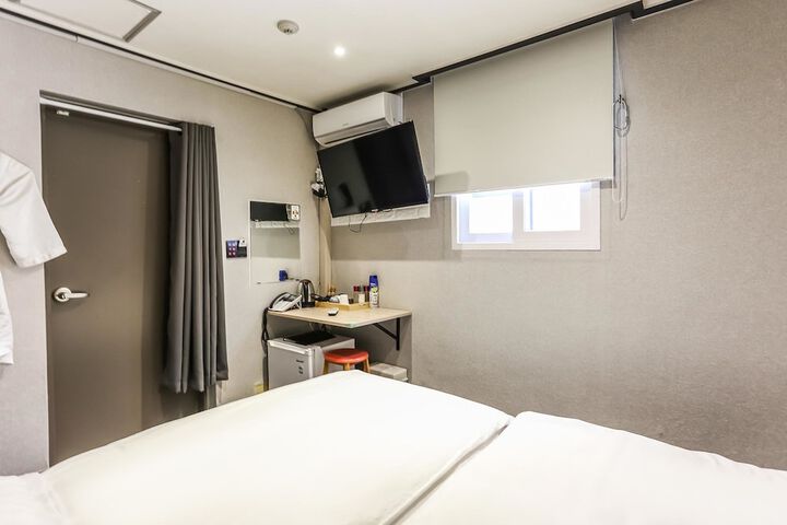 Room 14 of 20