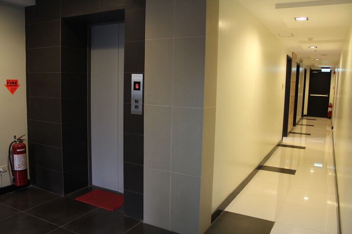 Ballroom/Hall 36 of 40
