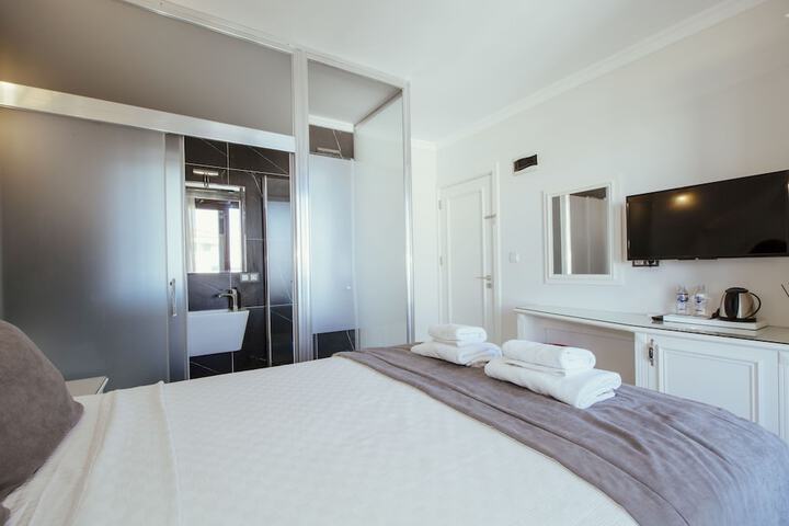 Room 113 of 177