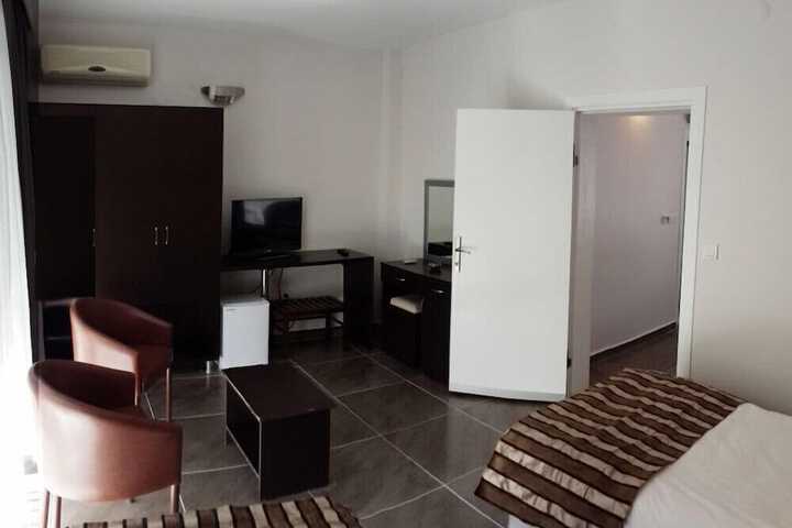 Room 10 of 97