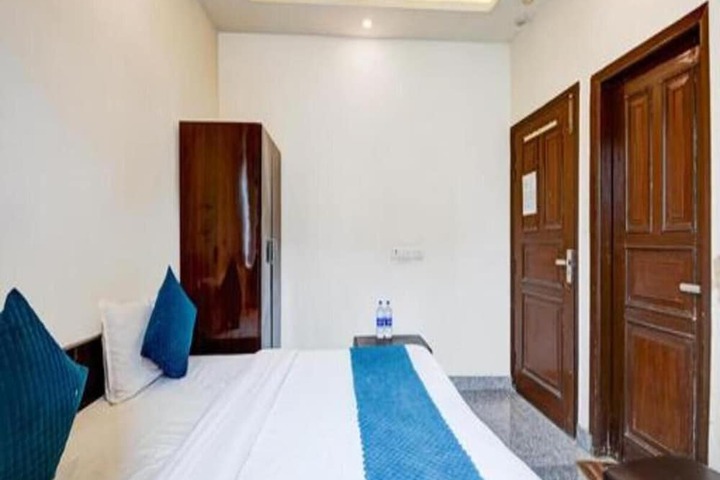 Room 14 of 20