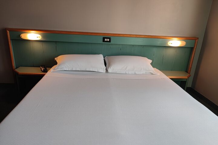 Room 17 of 47