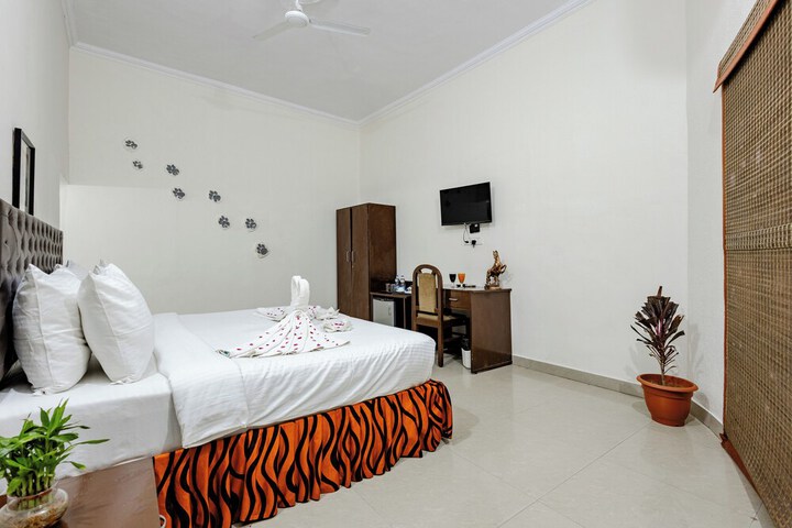 Room 9 of 38