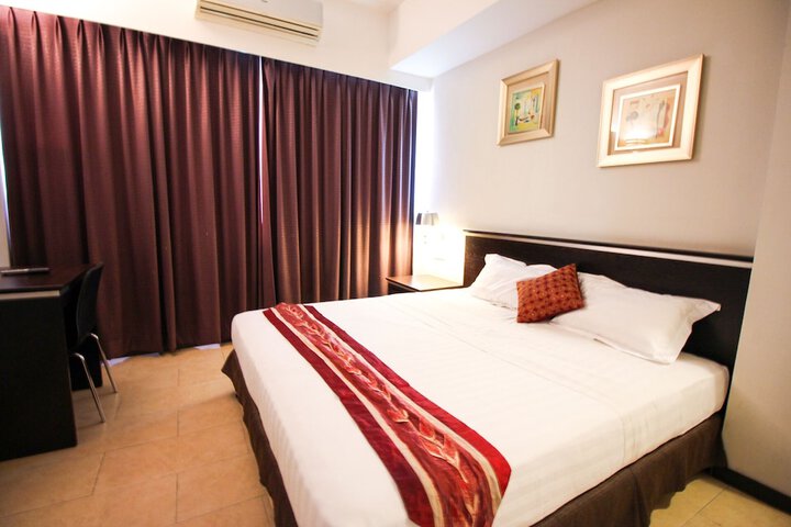 Room 3 of 44