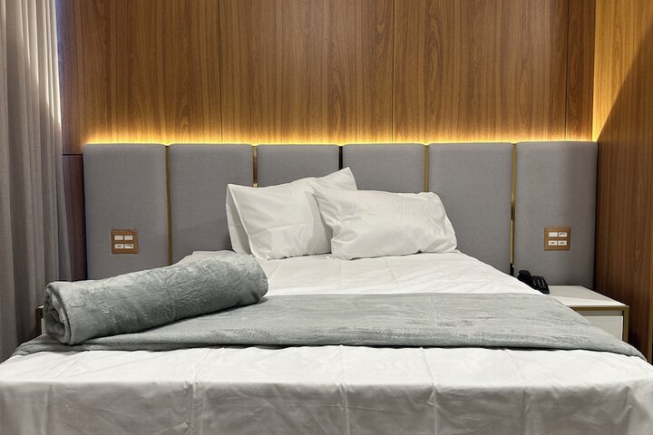 Room 5 of 17