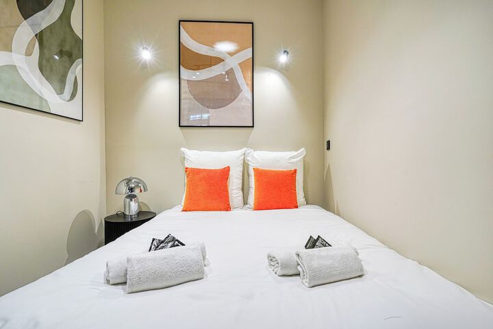 Room 2 of 63
