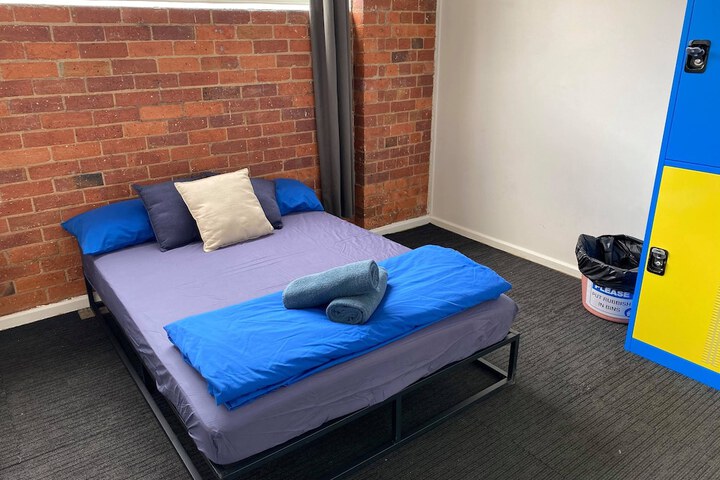 Room 7 of 18